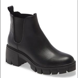 STEVE MADDEN HADLEE LUG SOLE CHELSEA BLACK BOOT Size 8